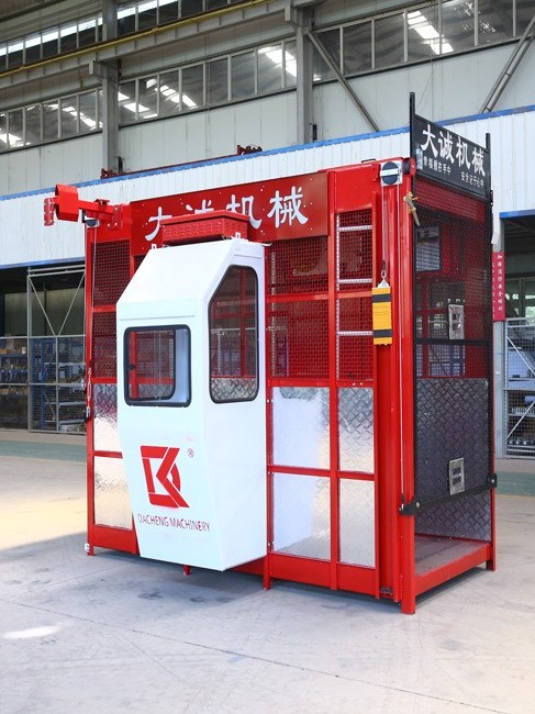 施工電梯安全運行時的注意事項！